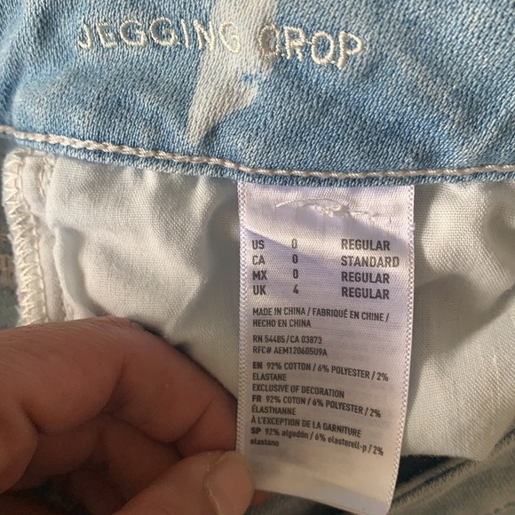 AMERICAN Eagle Floral Bleach Stamp Distressed Jegging Crop Jeans Size 0 - Picture 10 of 14